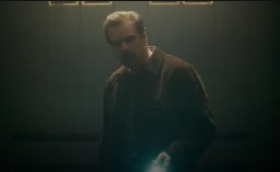 Stranger.Things.S01e05.Capítulo.Cinco.La.Pulga.Y.El.Acróbata.
